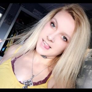 Meet your Posher, Alexis